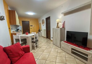 Living area - Pa and Ma Chatillon accommodation in historic center with free parking (Chatillon)