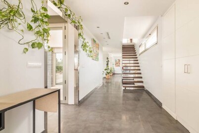 Villa Oasis in Madrid for 6, private pool and barbecue 20min from the capital city