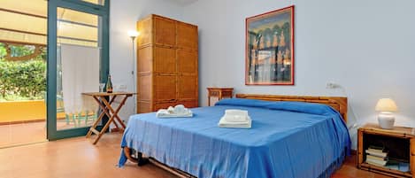 1 habitación, wifi y ropa de cama