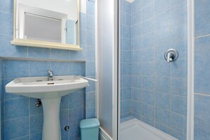 Dusche, Haartrockner, Bidet, Handtücher
