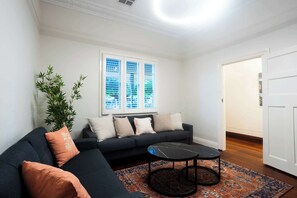 TV, offices - Beautiful 2BR Home with Parking and Patio! (Victoria Park)