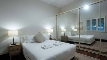 2 bedrooms, iron/ironing board, internet, bed sheets