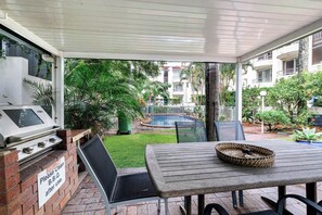 Unclassified image, 5 of 18, button - Charming 1-Bed with pool & close to the beach! (Burleigh Heads)