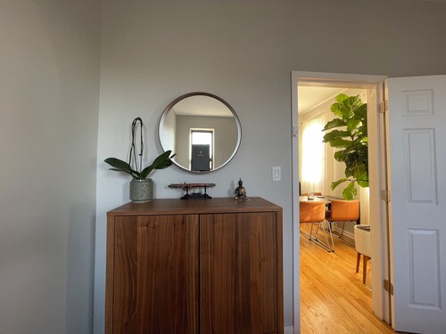 Cozy 1-bedroom apartment in excellent Queens Location with WiFi