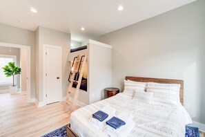 3 chambres, fer et planche à repasser, lit de bébé portatif, Wi-Fi