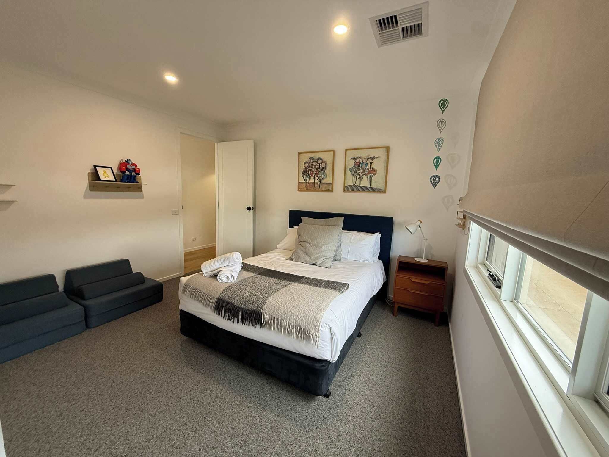 4 bedrooms, iron/ironing board, WiFi, bed sheets