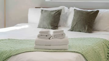 1 slaapkamer, een bureau, een strijkplank/strijkijzer, wifi