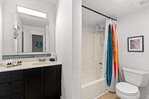 Shower, hair dryer, towels - Surf N Snooze-Central Destin-Pet Friendly (Destin)
