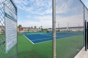 Sports court - Surf N Snooze-Central Destin-Pet Friendly (Destin)
