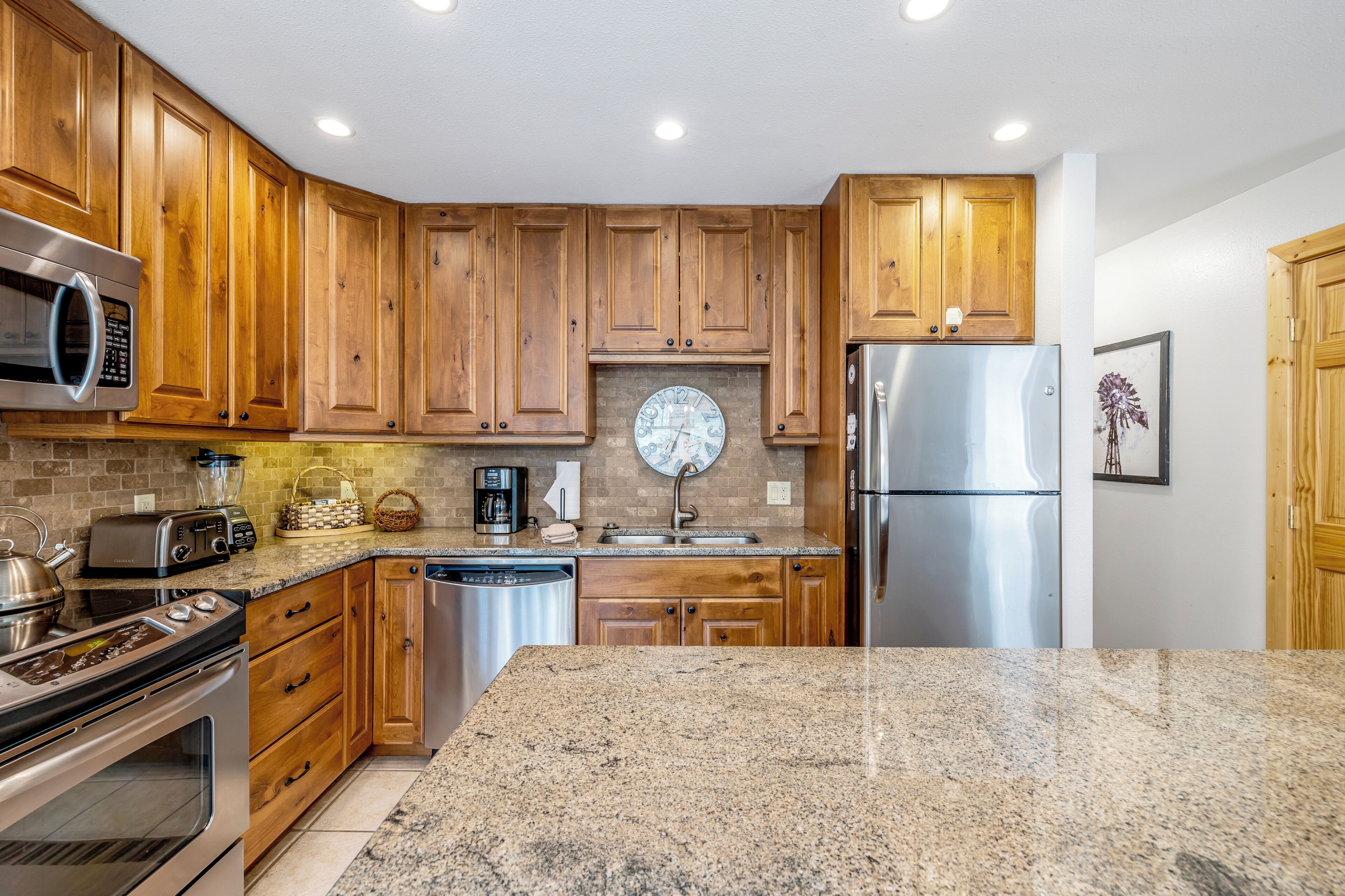 冰箱、微波炉、烤箱、炉灶