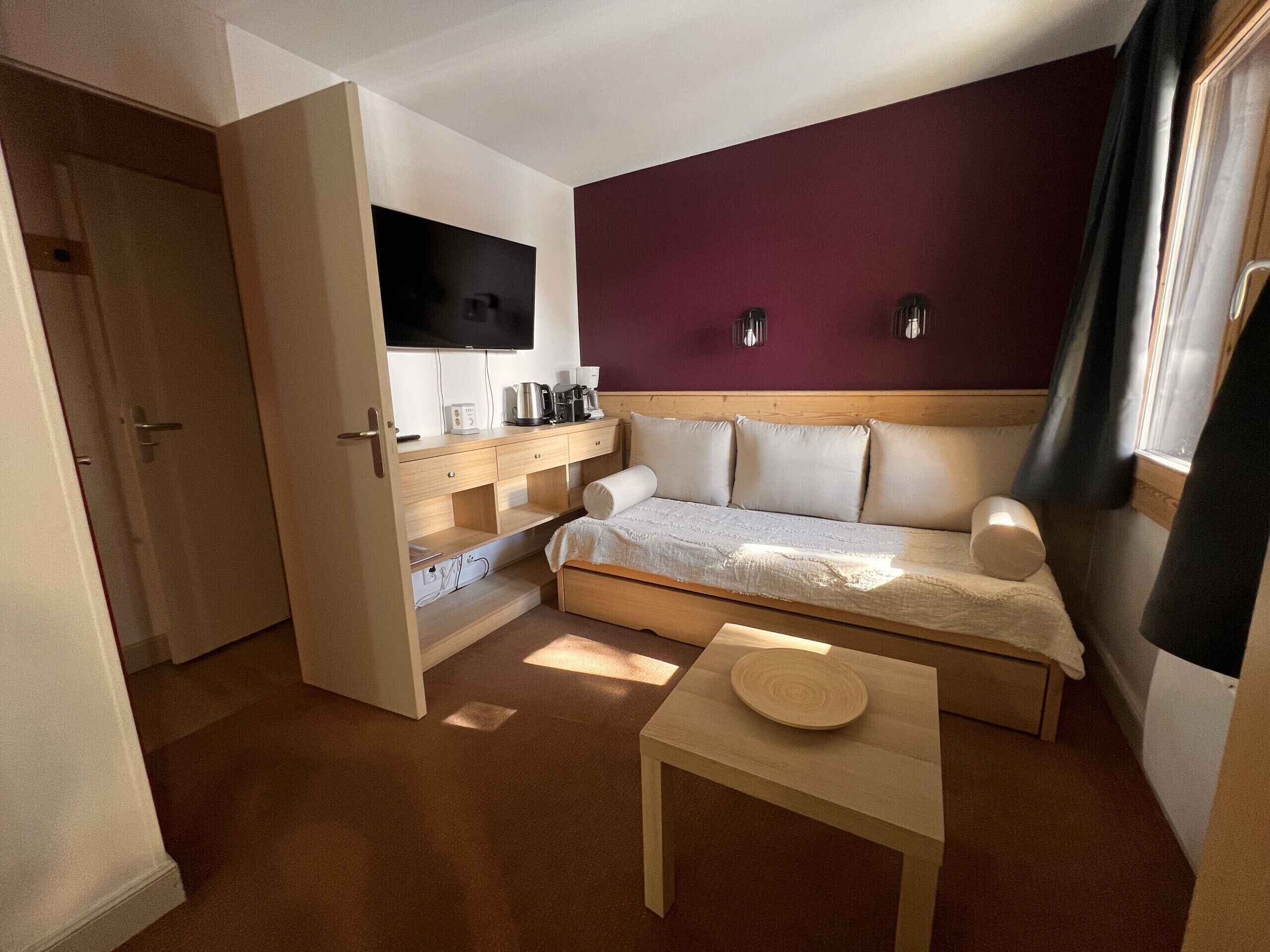 1 bedroom, bed sheets