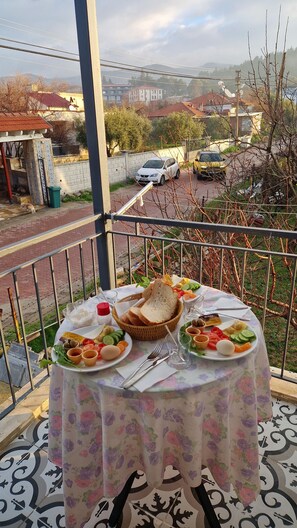 Premium bedding, Select Comfort beds, laptop workspace, bed sheets - Mery Inn Pamukkale (Denizli)