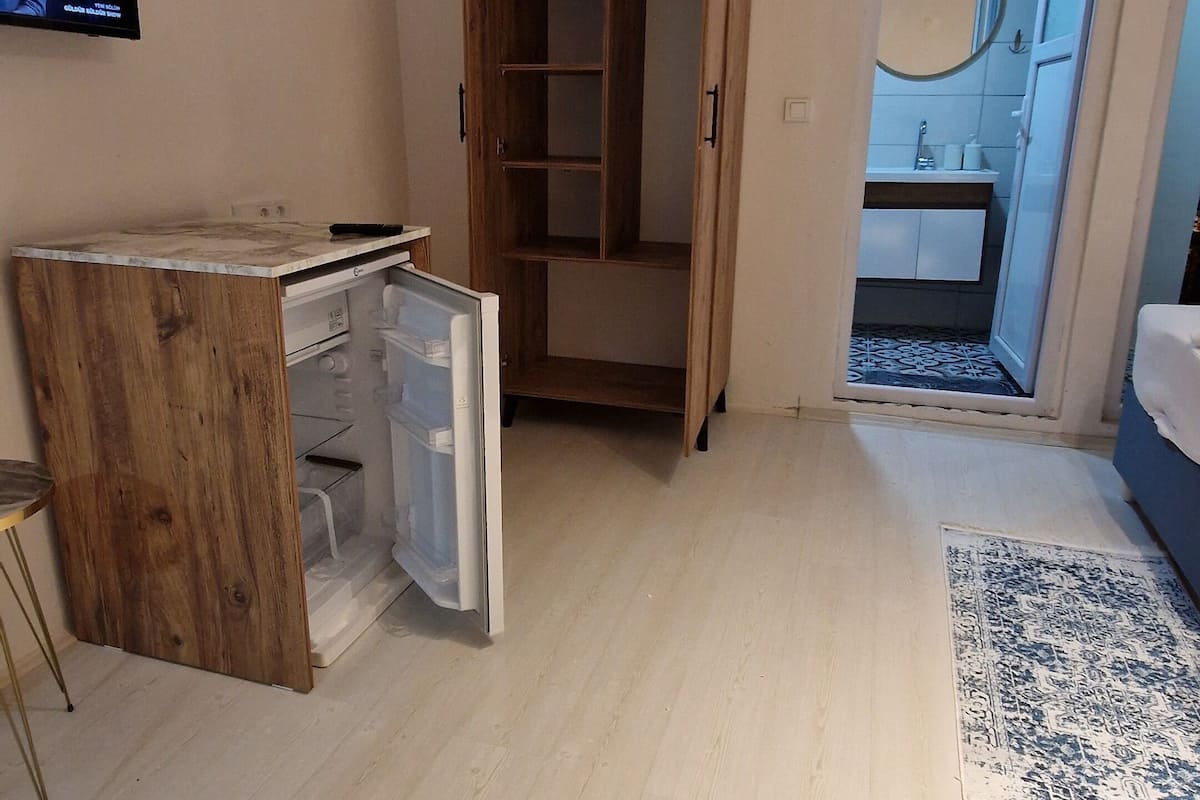 Premium bedding, Select Comfort beds, laptop workspace, bed sheets