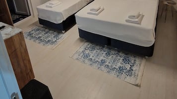 标准双床房 | 1 多间卧室、高档床上用品、Select Comfort 床、办公桌