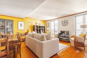 Appartement, 1 chambre | Salle de séjour | Livres