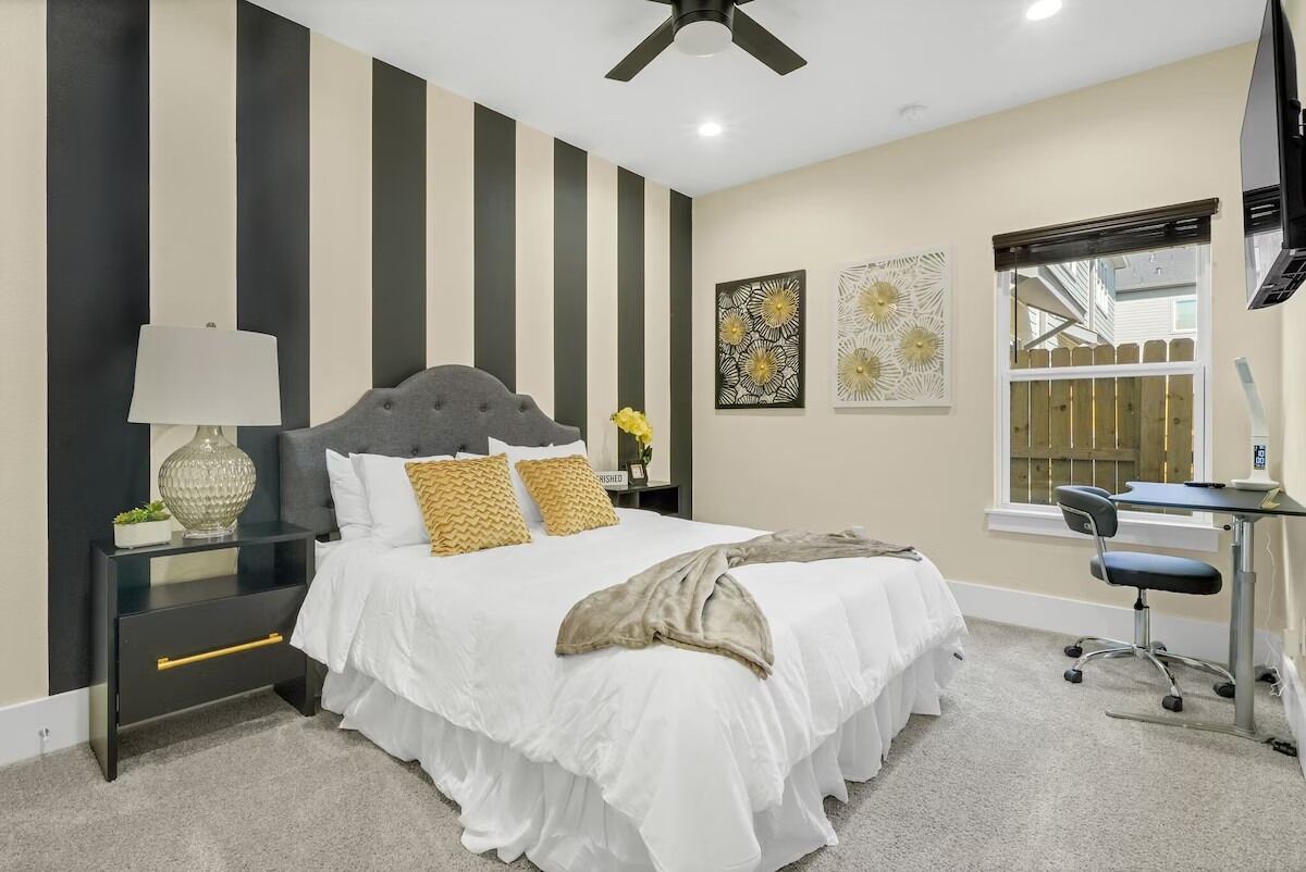 3 bedrooms, iron/ironing board, WiFi, bed sheets