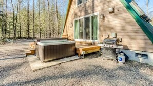 A cabin with a hot tub, outdoor grill, and a deck. - A-Frame of Mind - Secluded Escape  Hot tub (Rhododendron)