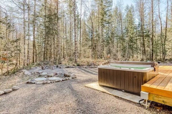 Bañera de hidromasaje al aire libre