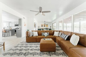 Smart TV, video games, DVD player, books - Mountain View Escape with Pool - Newly Renovated (Tucson)