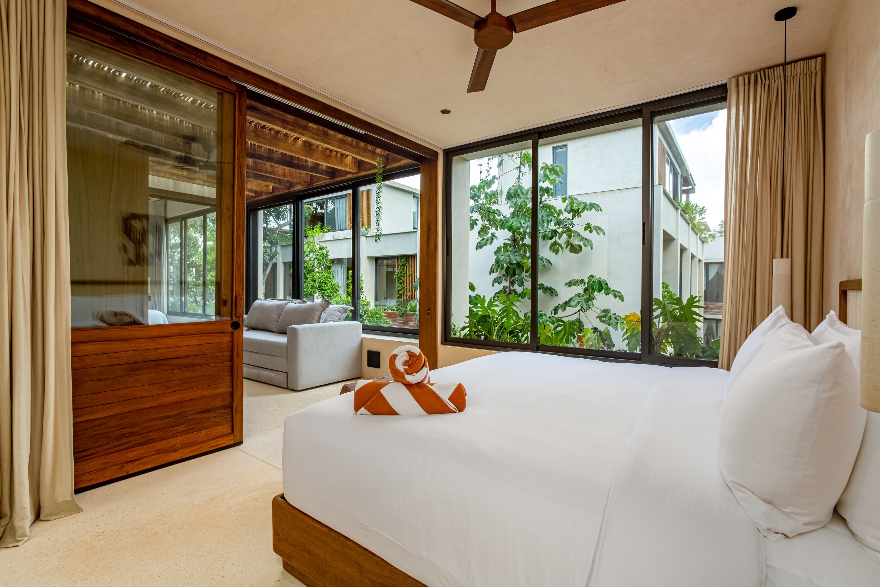 المنشأة من الداخل