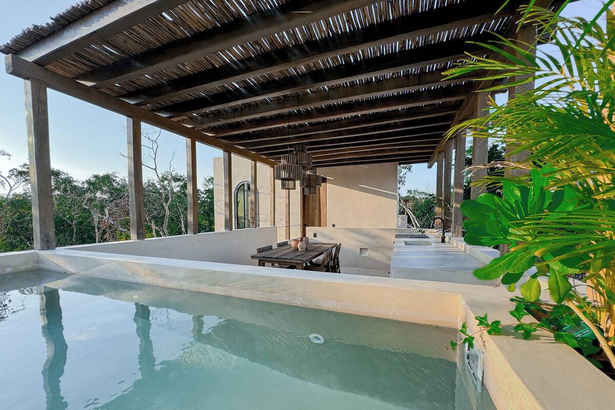 Presidential Villa, Pool View | Premium bedding, in-room safe, laptop workspace, iron/ironing board