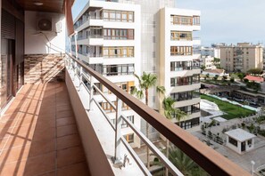 Apartment, 1 Bedroom, Accessible, Smoking | Balcony