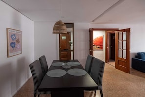 Apartamento, 1 quarto, acessível, para fumantes | Sala de jantar