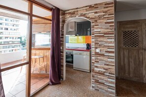 Apartment, 1 Bedroom, Accessible, Smoking | Interior