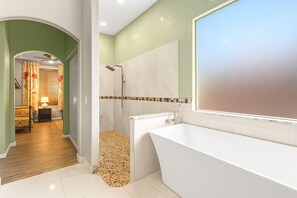 Hair dryer, towels, soap, shampoo - Spacious Home,8min to Lakes and golf ,30min Zion, GameRoom,Fast WiFi +Large Yard (Hurricane)
