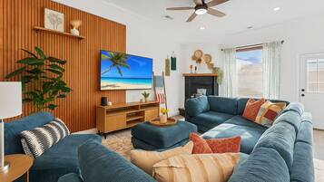 Smart TV, lareira, pebolim, mesa de pingue-pongue