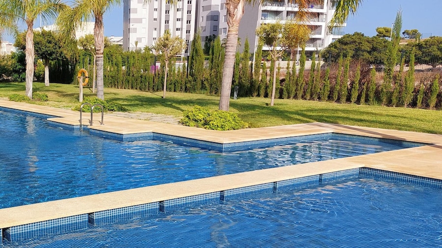 Flat in Villajoyosa With Sea Views & Pool