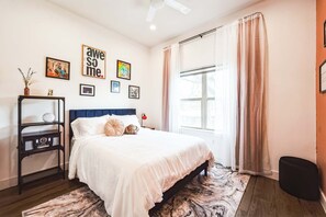 3 slaapkamers, een bureau, een strijkplank/strijkijzer, wifi