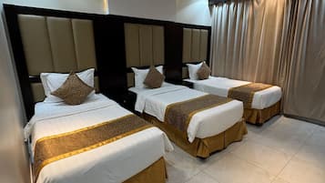 Quadruple Room | In-room safe, iron/ironing board, free WiFi