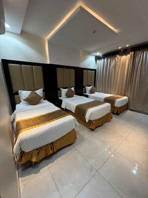 Quadruple Room | In-room safe, iron/ironing board, free WiFi - Alwan Serviced Apartments (Khamis Mushait)