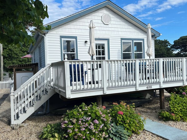 Exterior - Charming Bayfront Cottage!! Peaceful Escape with Stunning Sunsets. (Lower Township)