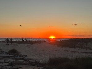 Beach - Charming Bayfront Cottage!! Peaceful Escape with Stunning Sunsets. (Lower Township)