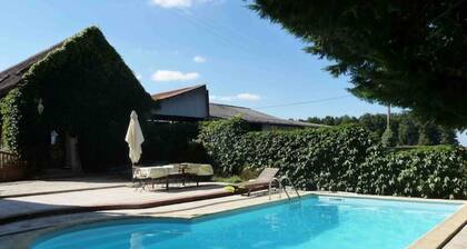 Spacious house, private pool, gardens, peace