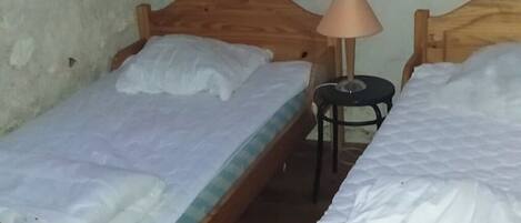 4 bedrooms, bed sheets