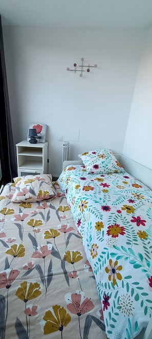 2 bedrooms, iron/ironing board, bed sheets
