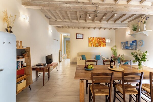 Apartment | Living area | 32-inch flat-screen TV with satellite channels