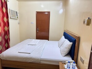 Doppelzimmer, Stadtblick | 1 Schlafzimmer, Zimmersafe, Schreibtisch, laptopgeeigneter Arbeitsplatz