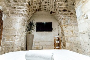 Individually decorated, individually furnished, laptop workspace