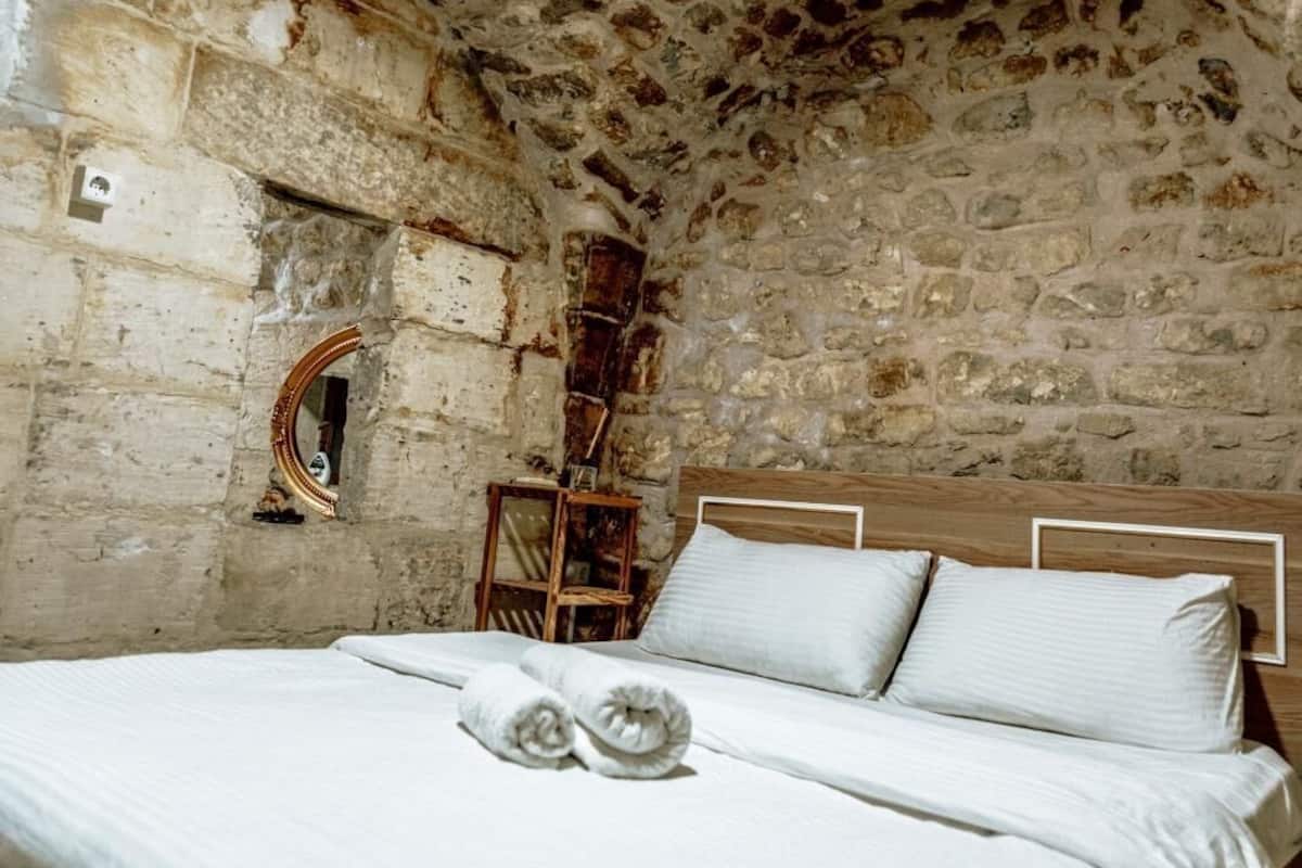 Comfort Double Room, Courtyard View | Individually decorated, individually furnished, laptop workspace