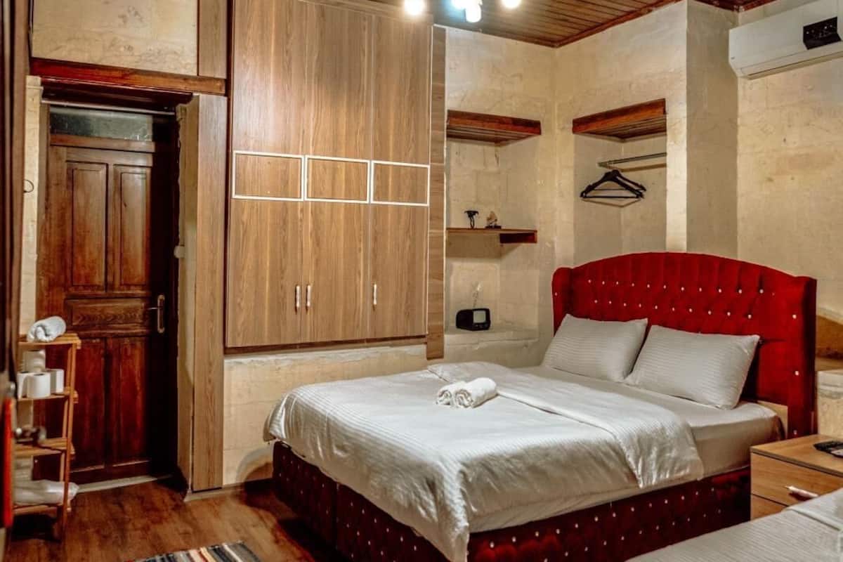 Comfort Triple Room | Individually decorated, individually furnished, laptop workspace
