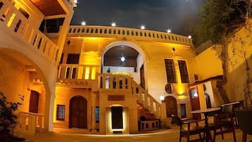 Individually decorated, individually furnished, laptop workspace