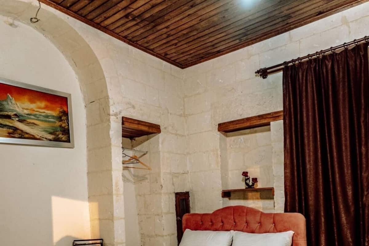 Comfort Double or Twin Room | Individually decorated, individually furnished, laptop workspace
