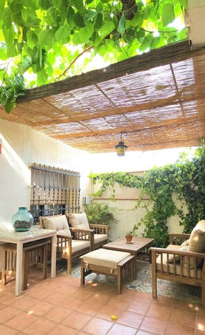 Apartamento família, 3 quartos, vista para o jardim | Terraço/pátio