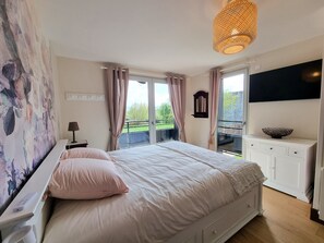 3 slaapkamers, een strijkplank/strijkijzer, wifi, beddengoed
