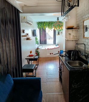 Suihku, poreamme, hiustenkuivaaja, bidee