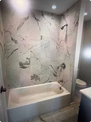 Håndklær, såpe og toalettpapir